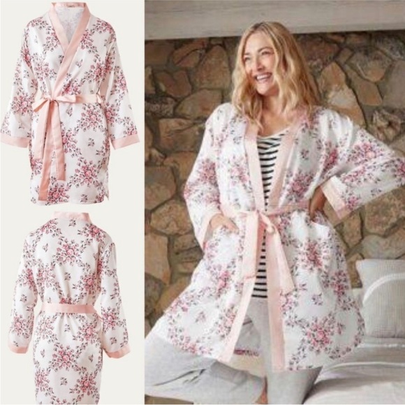 🆕 Morgan Lane Floral Print Women's Robe - Pink and White size S/M NWT - Picture 2 of 8